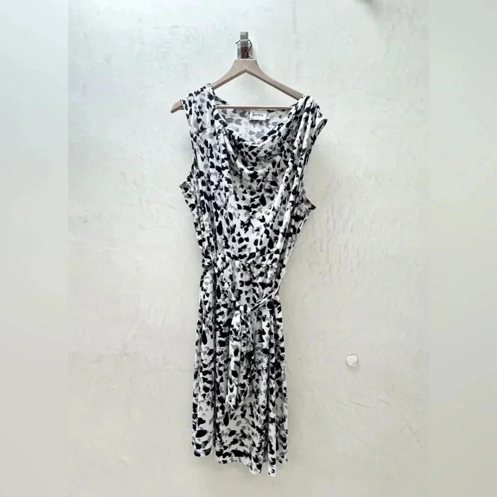 Leota // Women’s Full Figure Belted Dress in Artist Dreams Print 3L (3x)